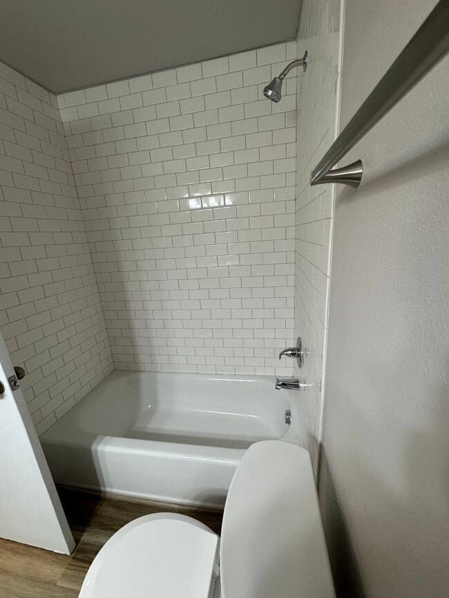 Building Photo - Fully Renovated 2 bedroom, 1.5 bath Apartment with New Appliances and Separate Garage!  Fully Rem...