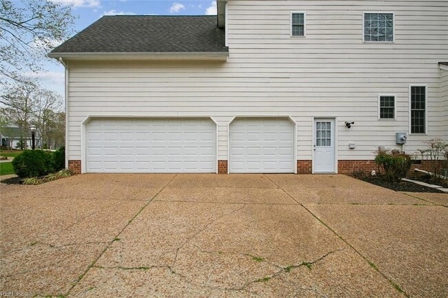 Building Photo - 5681 Regal Ct