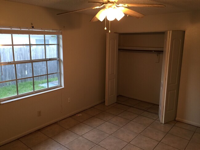 Building Photo - 3072 St Paul Dr