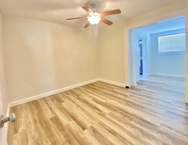Building Photo - 3/2 Beachside Bungalow with Garage!