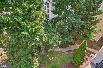 Building Photo - 12945 Centre Park Cir