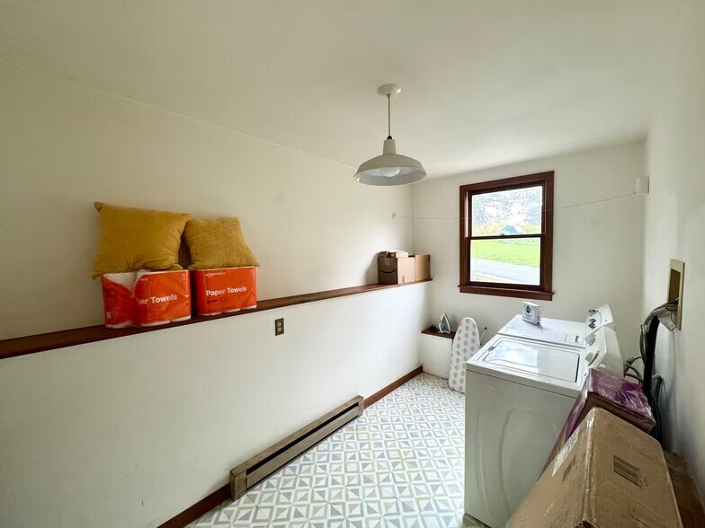 Laundry - 608 Ackerman Ave