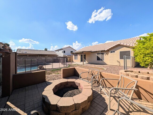 Building Photo - 8639 W Fullam St