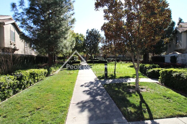 Building Photo - Newer 3bd/2.5ba North Natomas Condo with 2...