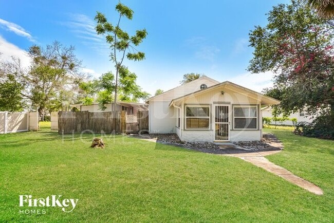 Building Photo - 1520 Tivoli Dr