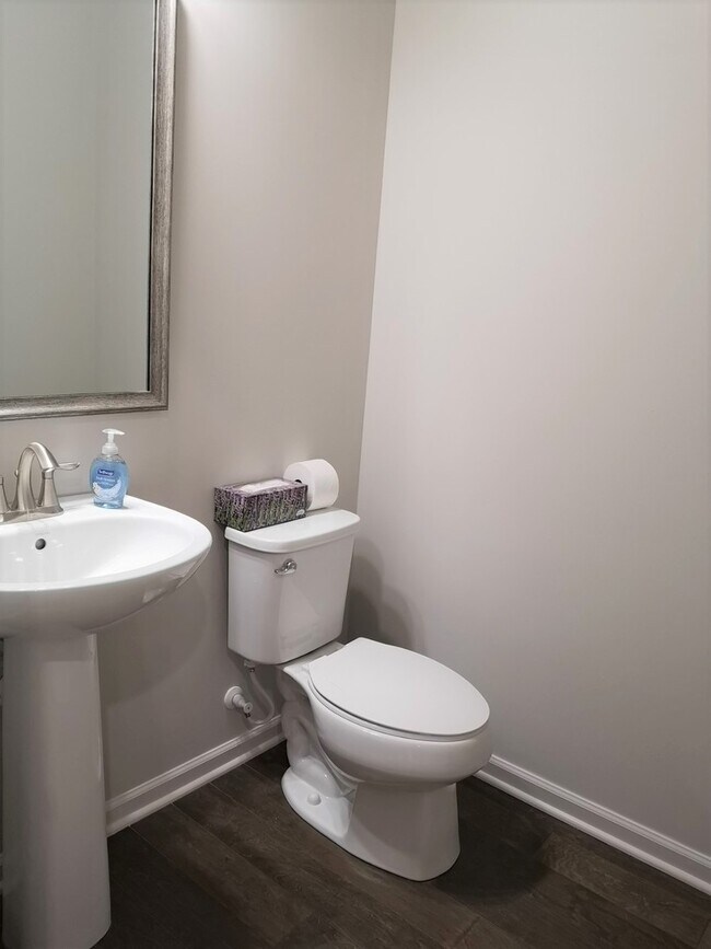 Building Photo - Excellent Location!!!Townhome