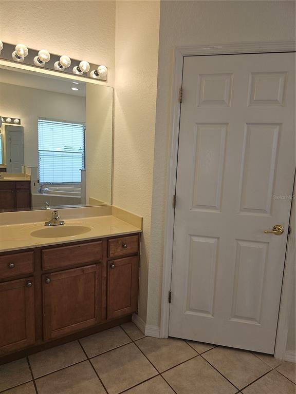 Building Photo - 350 Lake Amberleigh Dr
