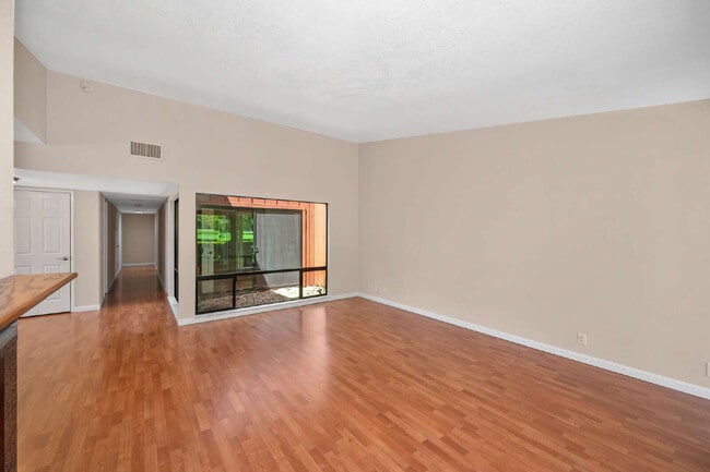 Building Photo - Fabulous condominium home on 6th Fairway of El Macero Country Club.