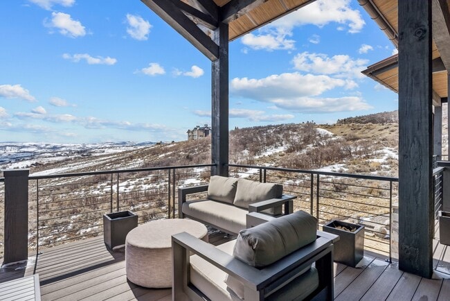 Building Photo - 3450 Ridgeway Dr