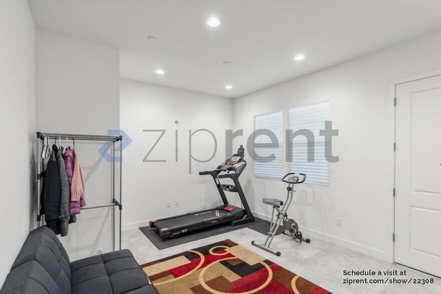 Building Photo - Unit