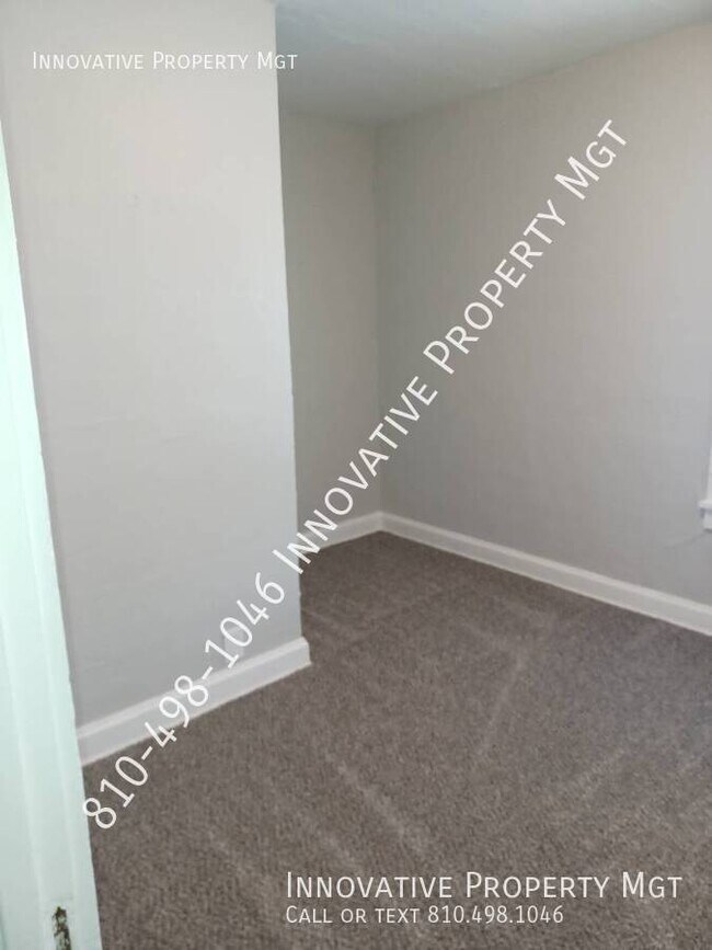 Building Photo - 842 E 9th St