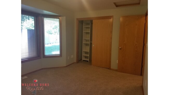 Building Photo - Wonderful rambler in amazing wooded commun...