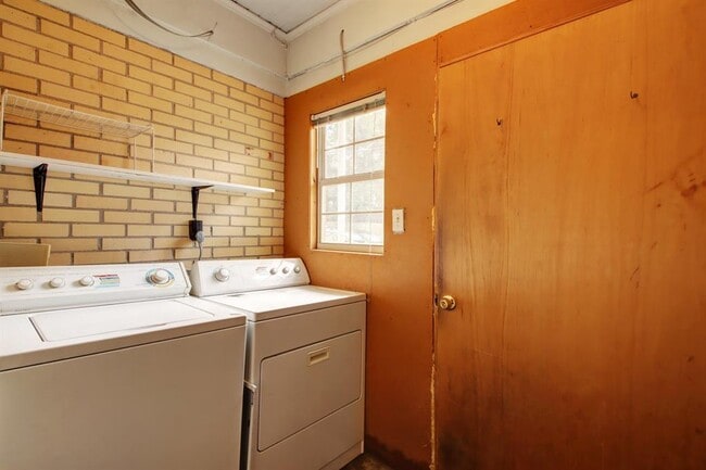 Building Photo - 1408 W 47th St