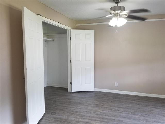 Building Photo - 3625 Venice Dr