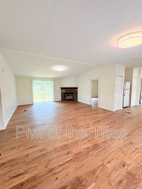 Building Photo - 589 Alvis Ln