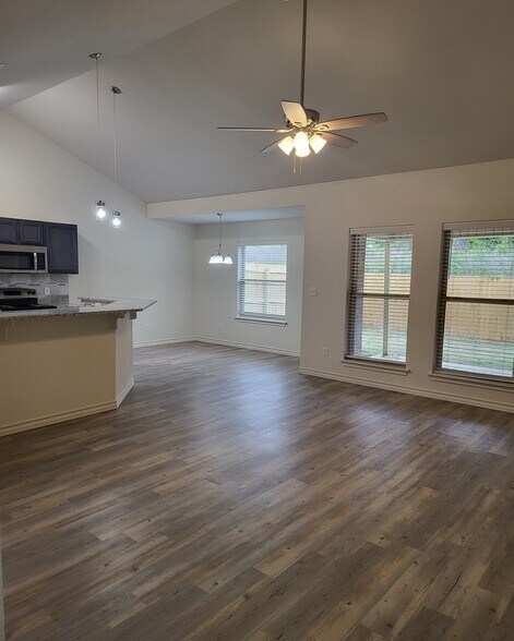 Building Photo - 6848 Lakeridge Dr