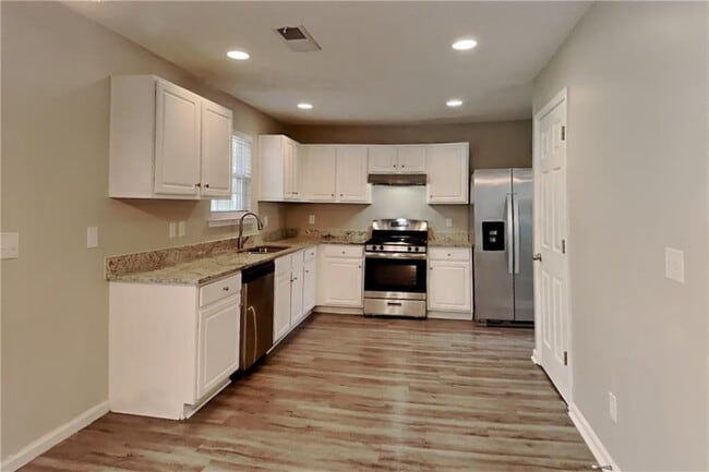 Building Photo - 573 Grandview Cir