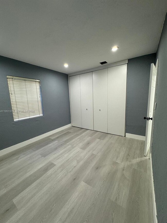 Building Photo - 635 N 28th Ave