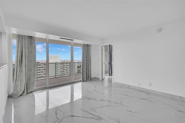 Building Photo - 2841 N Ocean Blvd