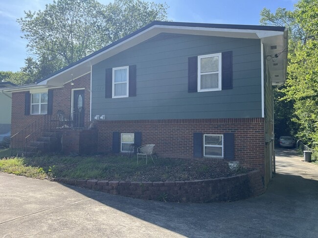 Building Photo - 8941 N Hickory Valley Rd