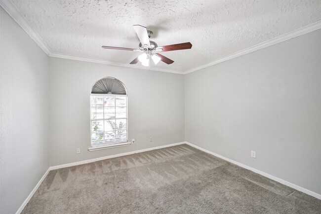 Building Photo - 22203 Fincastle Dr