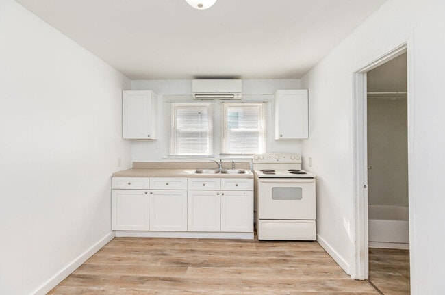 Building Photo - 659 Wilson St