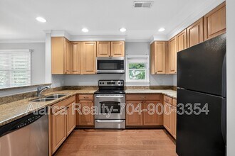 Building Photo - 333 Circle Ave