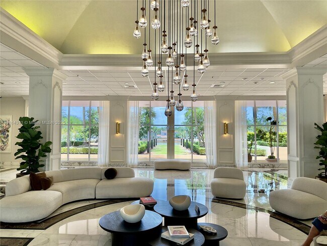 Primary Photo - 5600 Collins Ave
