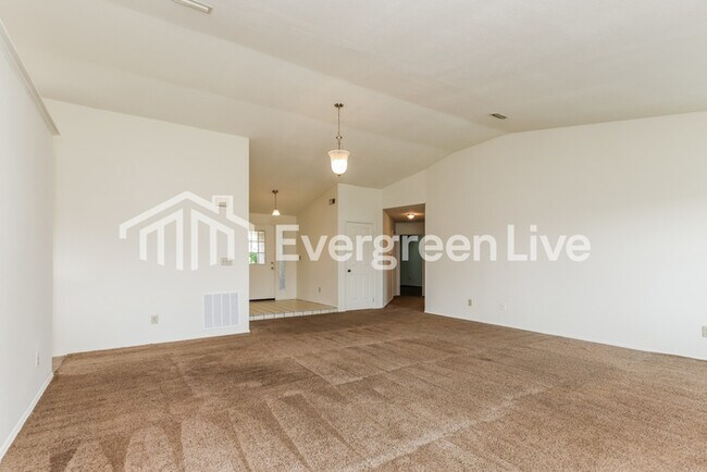 Building Photo - 6621 Deer Knolls Dr