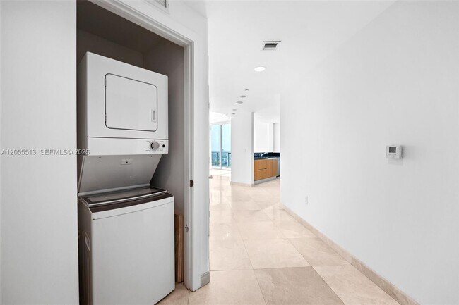 Building Photo - 1050 Brickell Ave