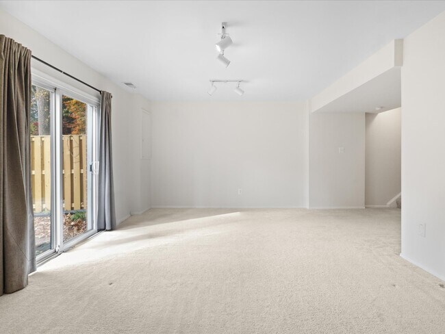 Building Photo - 8403 Thompson Rd