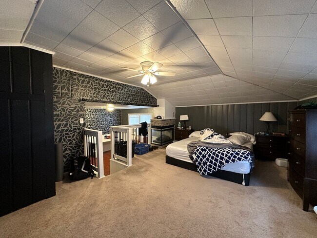 Building Photo - Fantastic 4 Bedroom 2 Bath Northside Home