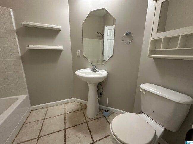 Building Photo - 1103 Castlemaine Dr