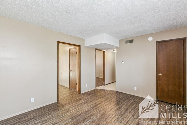 Building Photo - 1119 S Fern St