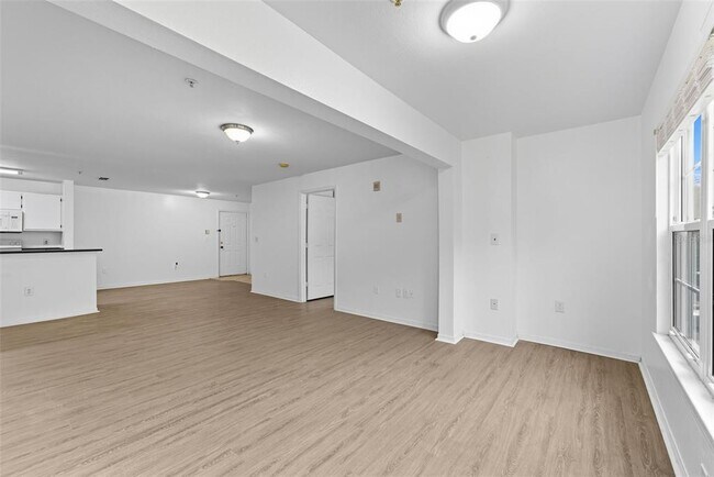 Building Photo - 5459 Vineland Rd