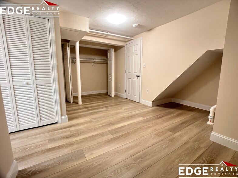 Building Photo - 10 E Boulevard Rd