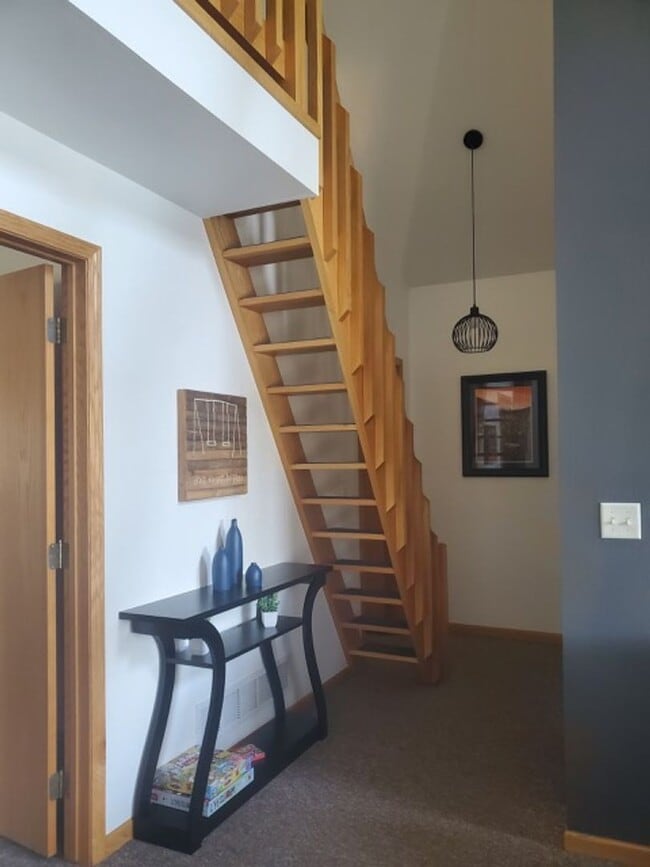 Building Photo - 2 Bed, 1 Bath Cabin - Fully Furnished! - a...