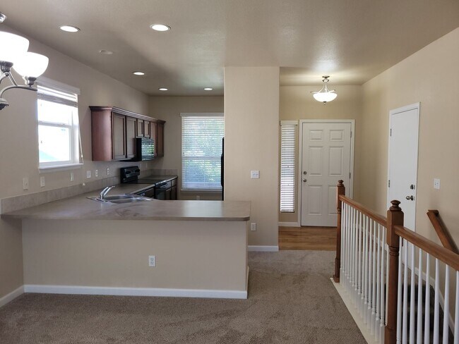 Building Photo - 7747 Mountain Laurel Dr