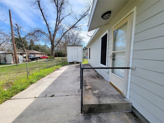 Building Photo - 617 Avenue I