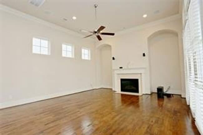 Building Photo - 3226 McKinney St