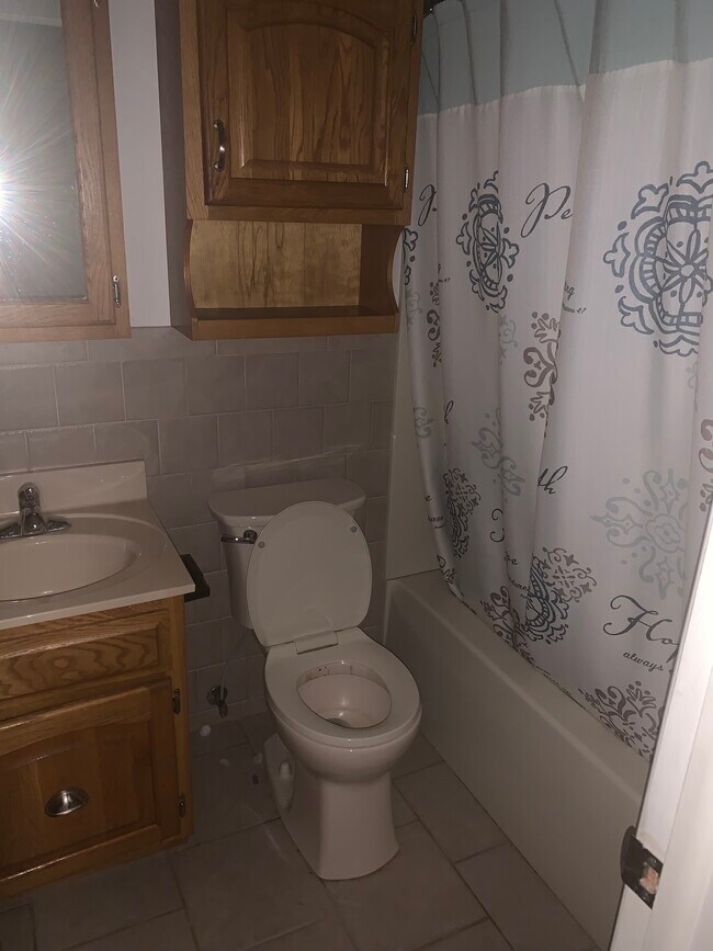 Building Photo - 2829 Hillside Dr