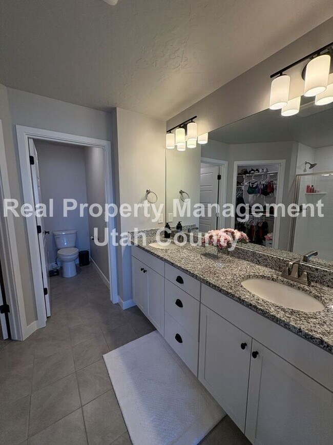 Building Photo - 264 S Hidden Lagoon Pl