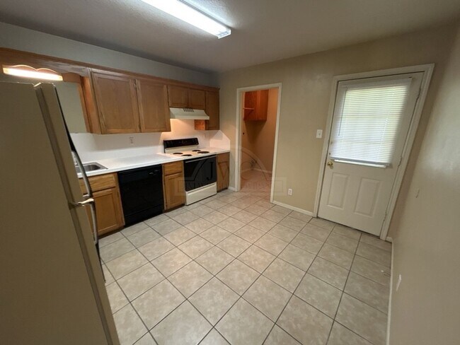 Building Photo - 1905 Windward Dr