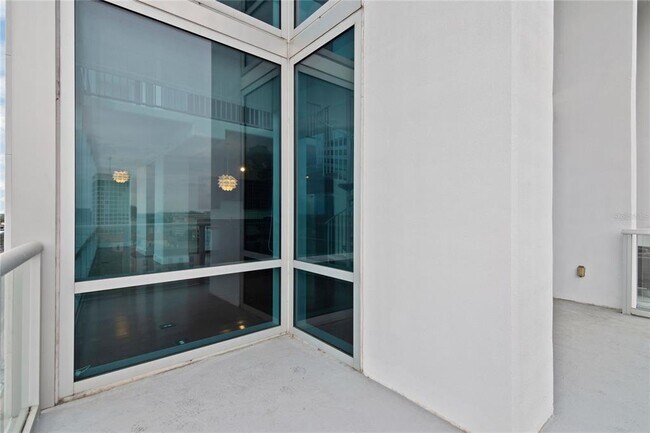 Building Photo - 150 E Robinson St