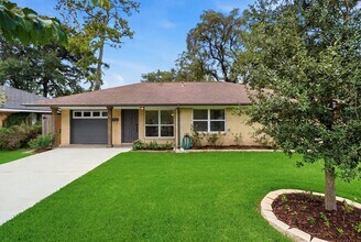 Building Photo - 2014 Woodcrest Dr