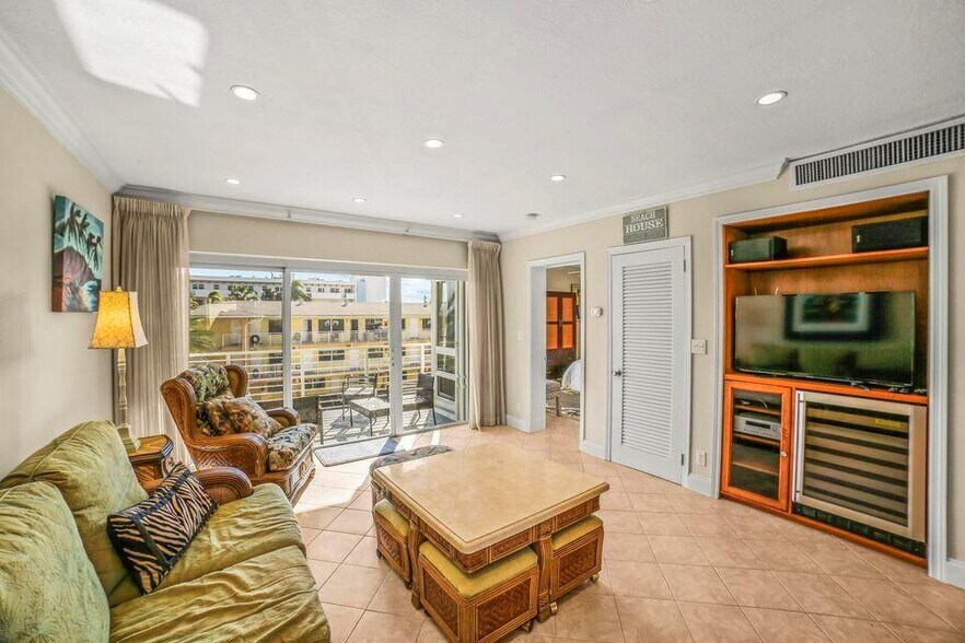 Primary Photo - 4300 El Mar Dr