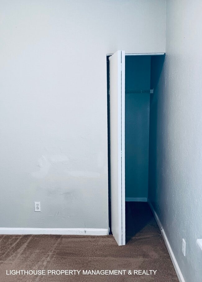 Building Photo - Spacious 3-Bed, 2-Bath with Covered Front Porch