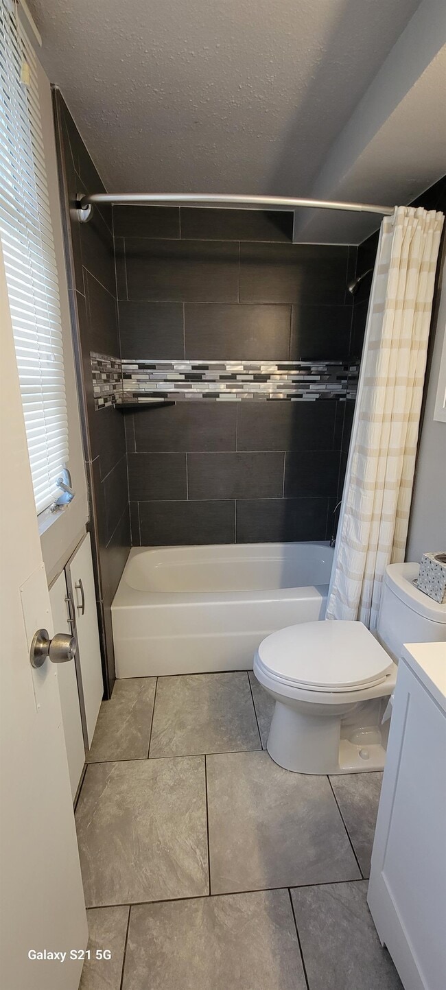 Building Photo - 84 Pukihae St