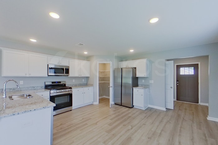 Building Photo - 656 June St