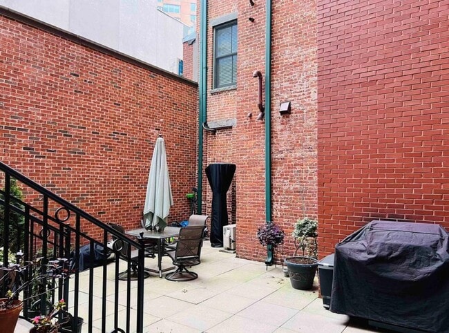 Building Photo - 66 MORRIS St